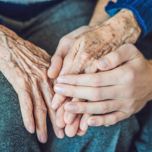 lmatha-kbar-alsn-akthraard-llasab-bfyros-korona